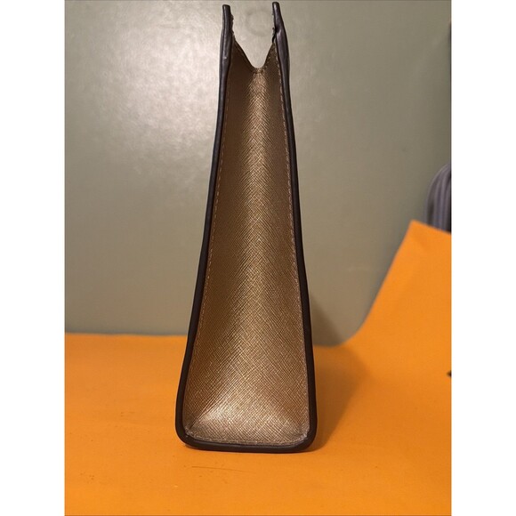 Henri Bendel West 57th Cosmetic Clutch in Rose Gold - Picture 10 of 10